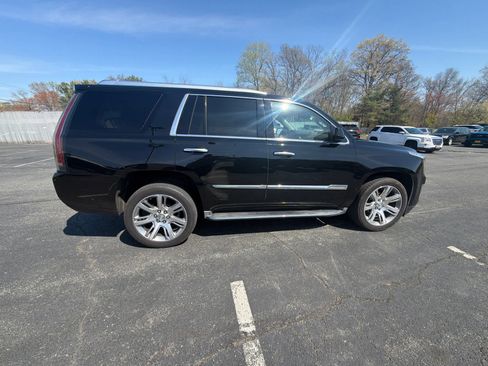 Used 2015 Cadillac Escalade Luxury image 4