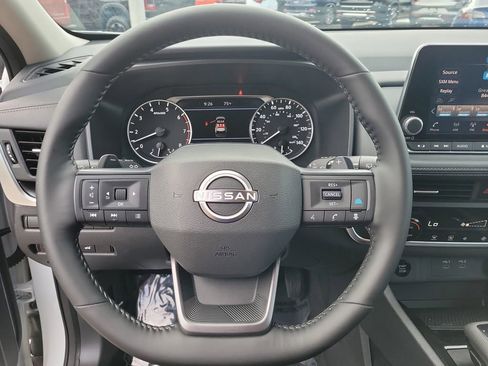 Certified 2025 Nissan Rogue SV image 28