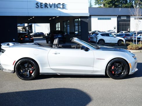 Used 2018 Chevrolet Camaro SS image 2