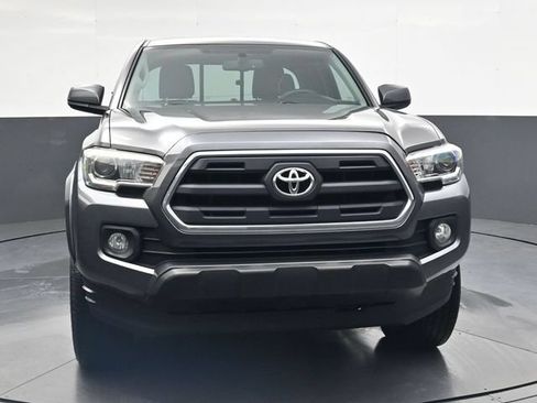 Used 2016 Toyota Tacoma SR5 w/ SR5 Appearance Package (SN) AWD/4WD image 11