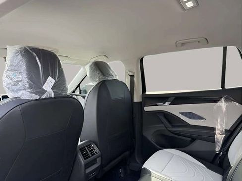 New 2026 Volkswagen Tiguan SE AWD/4WD image 7