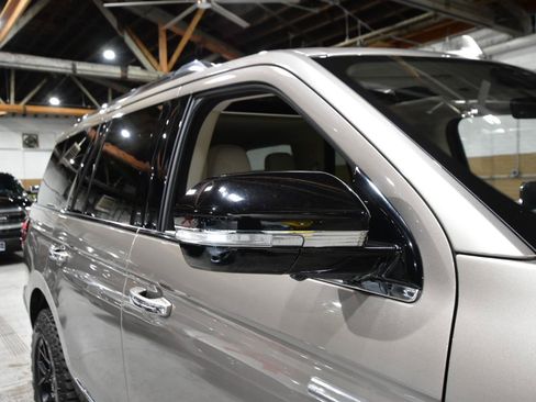 Used 2019 Lincoln Navigator Reserve AWD/4WD image 63