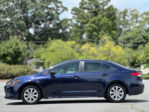 Used 2022 Toyota Corolla LE FWD image 8