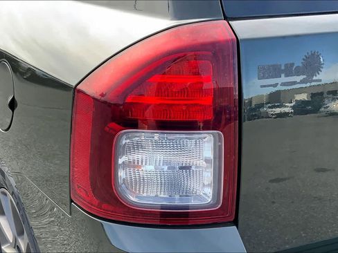 Used 2017 Jeep Compass 75th Anniversary w/ Power Value Group image 28