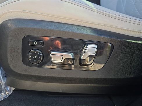 Used 2025 BMW X5 xDrive40i image 16