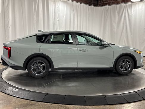 Certified 2026 Kia K4 FWD image 9