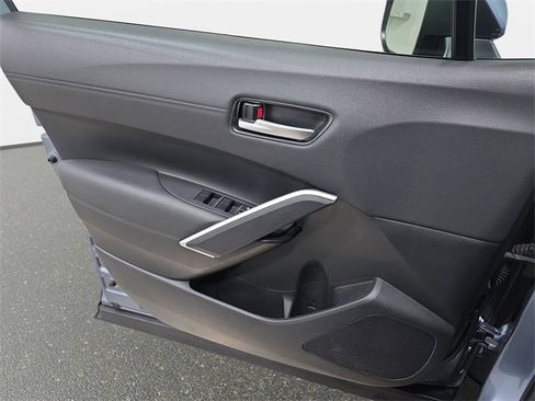 Certified 2024 Toyota Corolla Cross XLE image 24