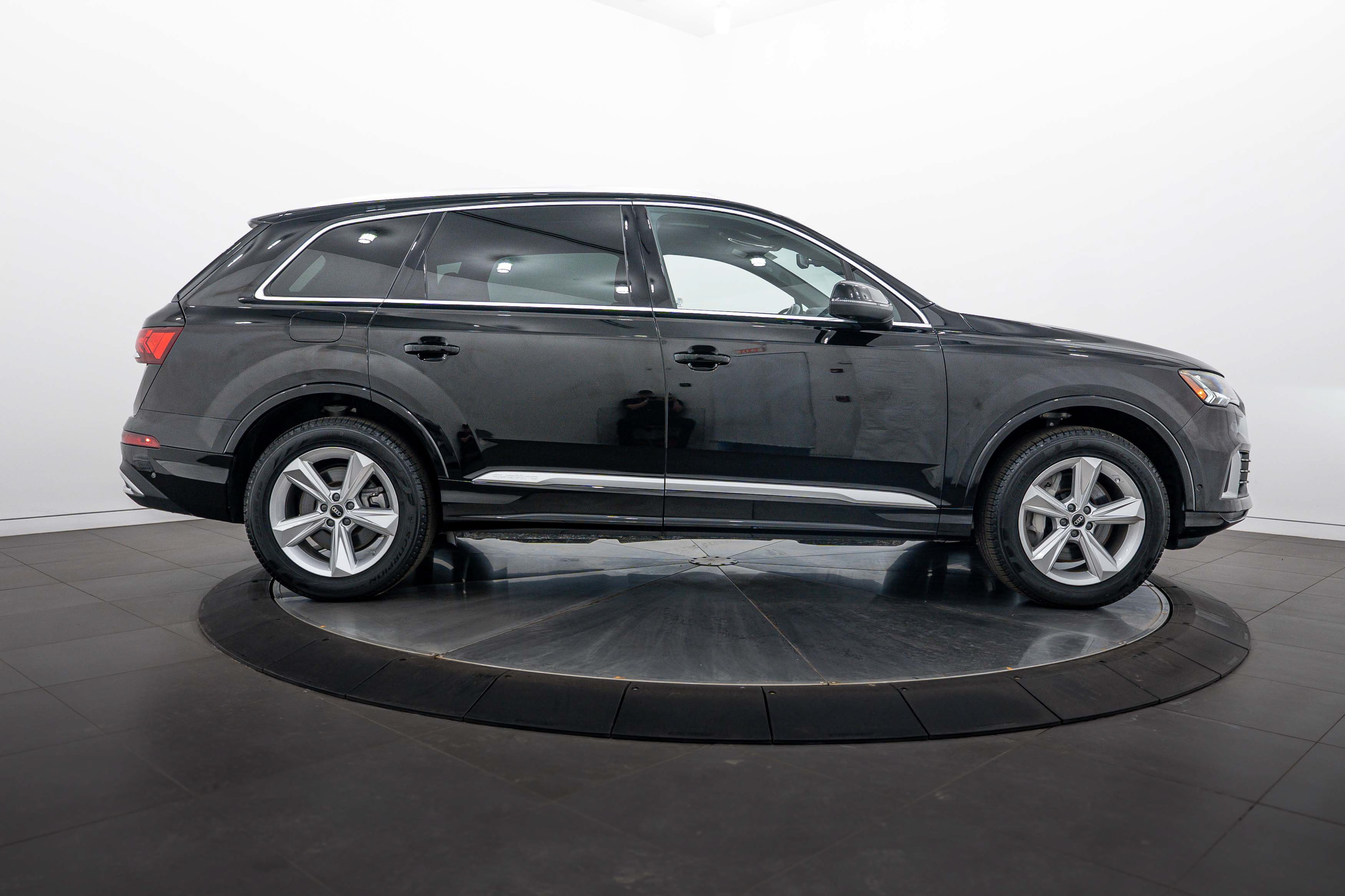 Certified 2024 Audi Q7 2.0T Premium Plus AWD/4WD image 3