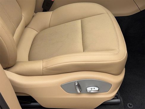 Used 2023 Porsche Macan image 45