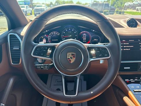 Used 2023 Porsche Cayenne AWD/4WD image 16