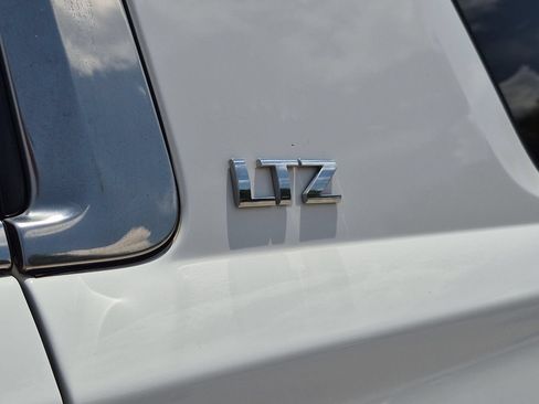 Used 2015 Chevrolet Suburban LTZ RWD image 7