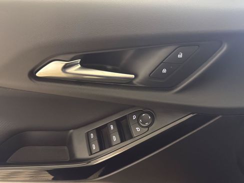 Used 2026 Chevrolet Equinox LT FWD image 8