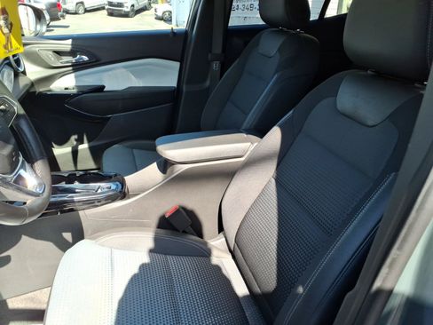 Used 2026 Chevrolet Trax LT w/ LT Convenience Package FWD image 10