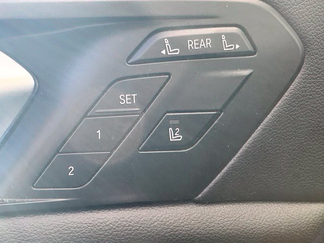 Used 2020 BMW X7 xDrive40i w/ Premium Package AWD/4WD image 14