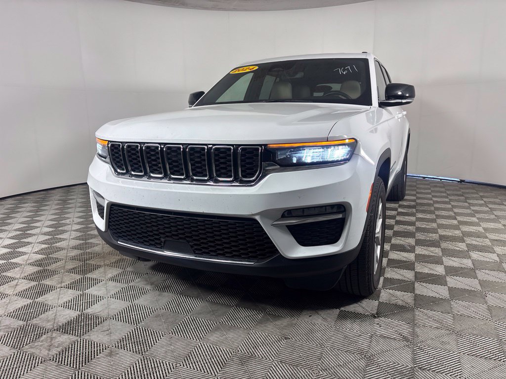 Used 2024 Jeep Grand Cherokee Limited RWD image 7