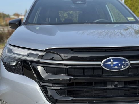 Used 2025 Subaru Forester Touring image 3