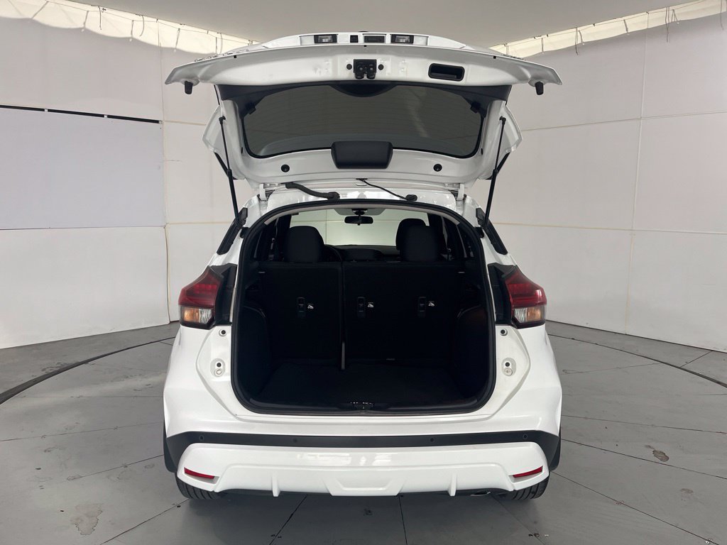 Used 2024 Nissan Kicks SR FWD image 12