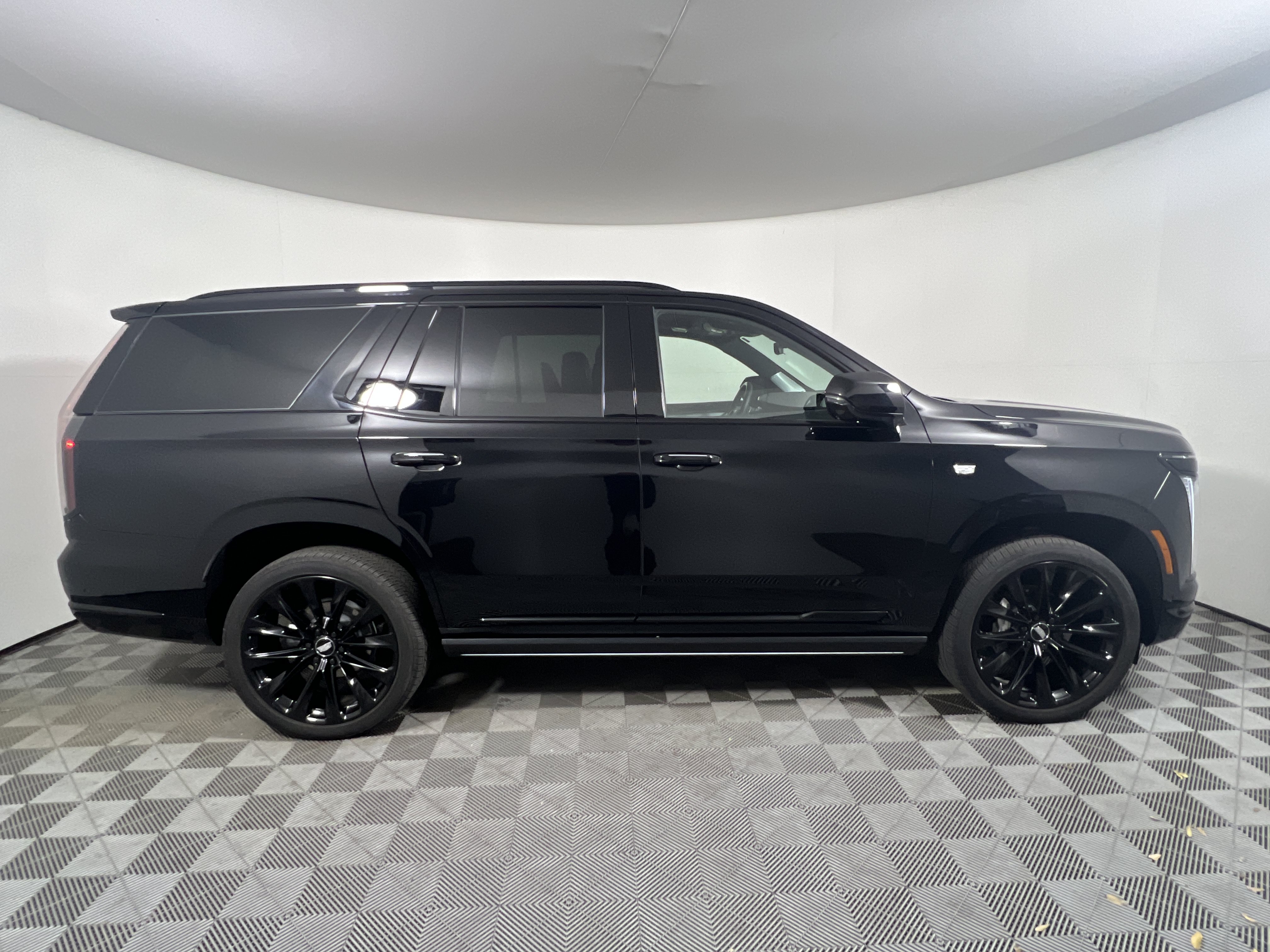 Used 2026 Cadillac Escalade Platinum Sport w/ LPO, ONYX Package AWD/4WD image 6