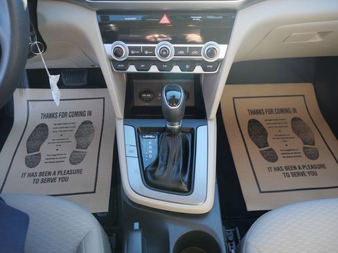 Used 2020 Hyundai Elantra SE w/ Convenience Package (C2) image 12