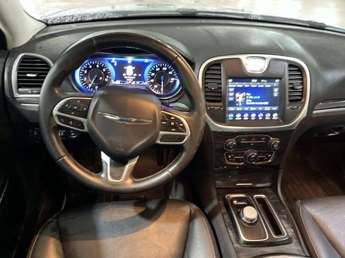 Used 2018 Chrysler 300 Touring L AWD/4WD image 12
