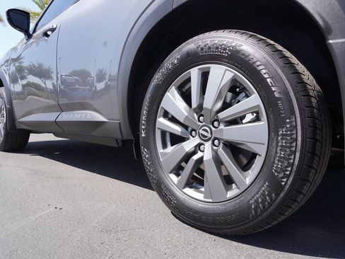 New 2025 Nissan Pathfinder SV image 6