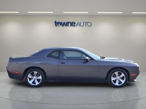 Used 2019 Dodge Challenger SXT RWD image 5