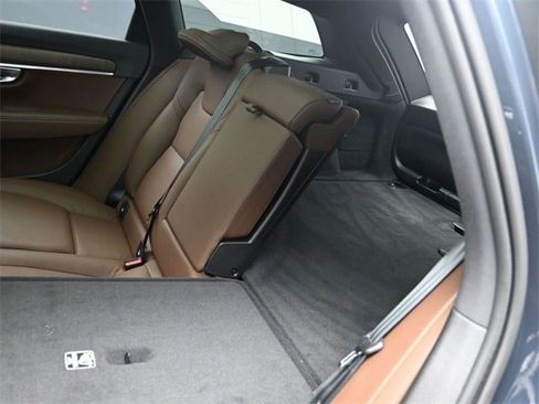 Certified 2025 Volvo V90 B6 Cross Country Plus image 24