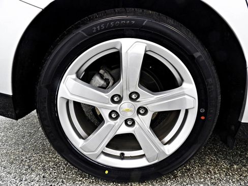 Used 2018 Chevrolet Volt LT w/ Comfort Package image 20