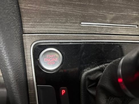 Used 2016 Volkswagen Passat 1.8T SEL Premium image 37