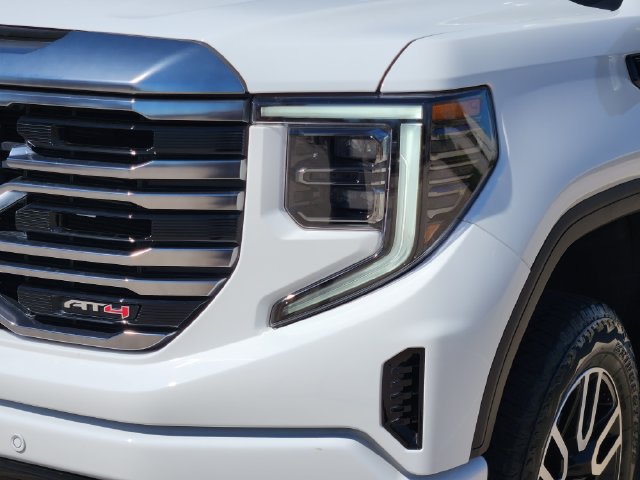 Used 2024 GMC Sierra 1500 AT4 w/ Technology Package AWD/4WD image 9