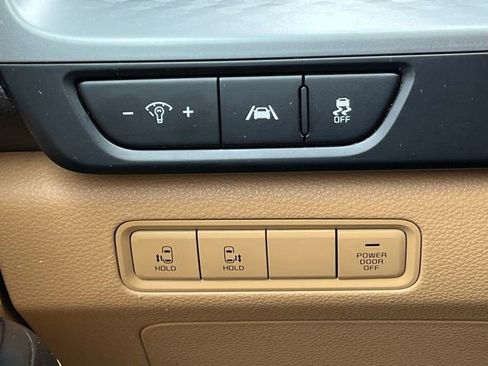 Certified 2023 Kia Carnival LX image 32