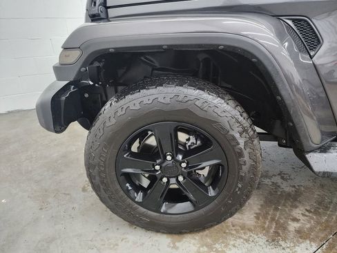 Used 2021 Jeep Wrangler Unlimited Sahara AWD/4WD image 34