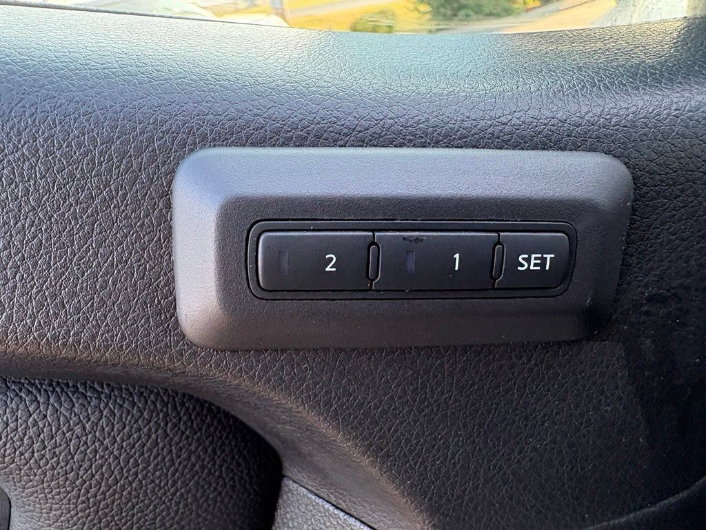 Used 2024 Nissan Titan PRO-4X w/ Pro-4x Convenience Package AWD/4WD image 28