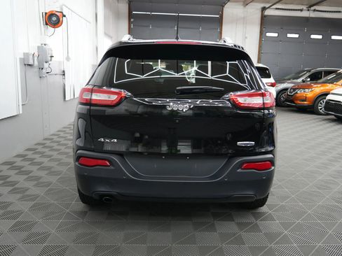 Used 2017 Jeep Cherokee Latitude w/ Safety/Convenience Group image 3