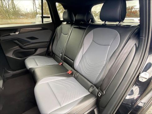 Certified 2025 Volkswagen Tiguan SE R-Line image 15