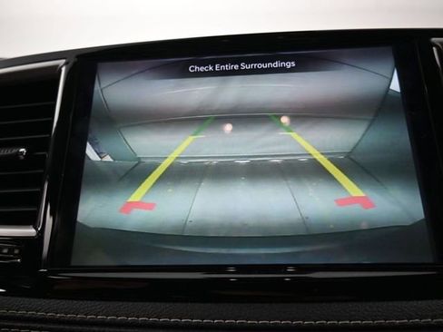 Used 2024 Chrysler Pacifica Select image 16