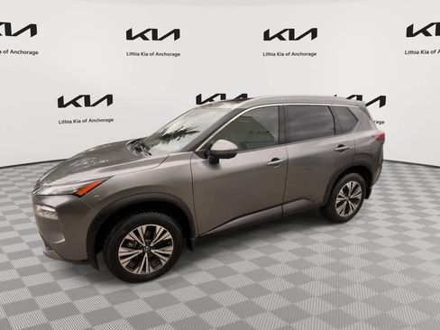 Used 2021 Nissan Rogue SV w/ Premium Package FWD image 4