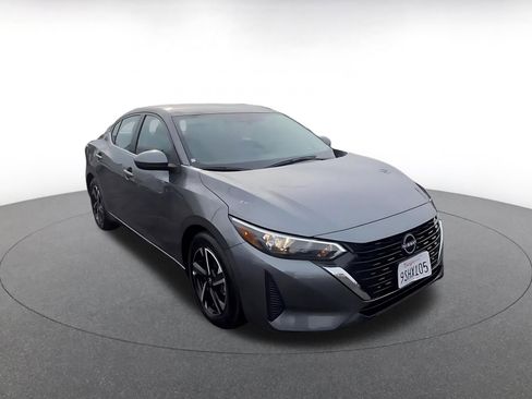 Used 2025 Nissan Sentra SV image 3