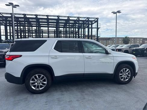 Used 2021 Chevrolet Traverse LS FWD image 4