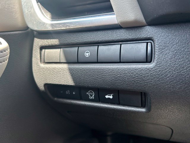 Used 2025 Nissan Rogue SV AWD/4WD image 17