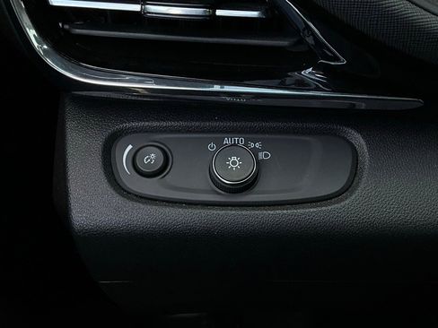 Used 2025 Buick Envista Sport Touring image 19