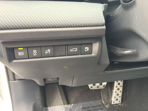 Used 2025 Toyota Camry SE FWD image 18
