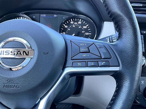 Used 2021 Nissan Rogue Sport SV image 11