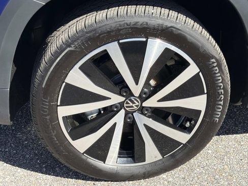 Used 2024 Volkswagen Taos SE w/ Panoramic Sunroof Package image 9