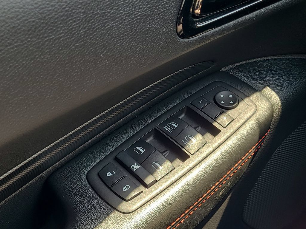 Used 2025 Dodge Durango GT AWD/4WD image 16