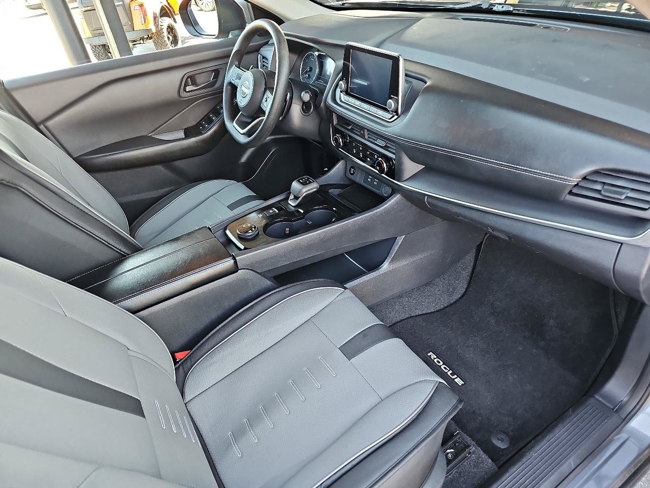 Used 2024 Nissan Rogue S AWD/4WD image 13
