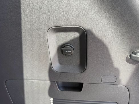 Used 2024 Kia Carnival EX FWD image 32
