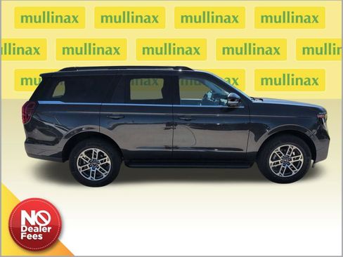 New 2026 Ford Expedition Active image 2