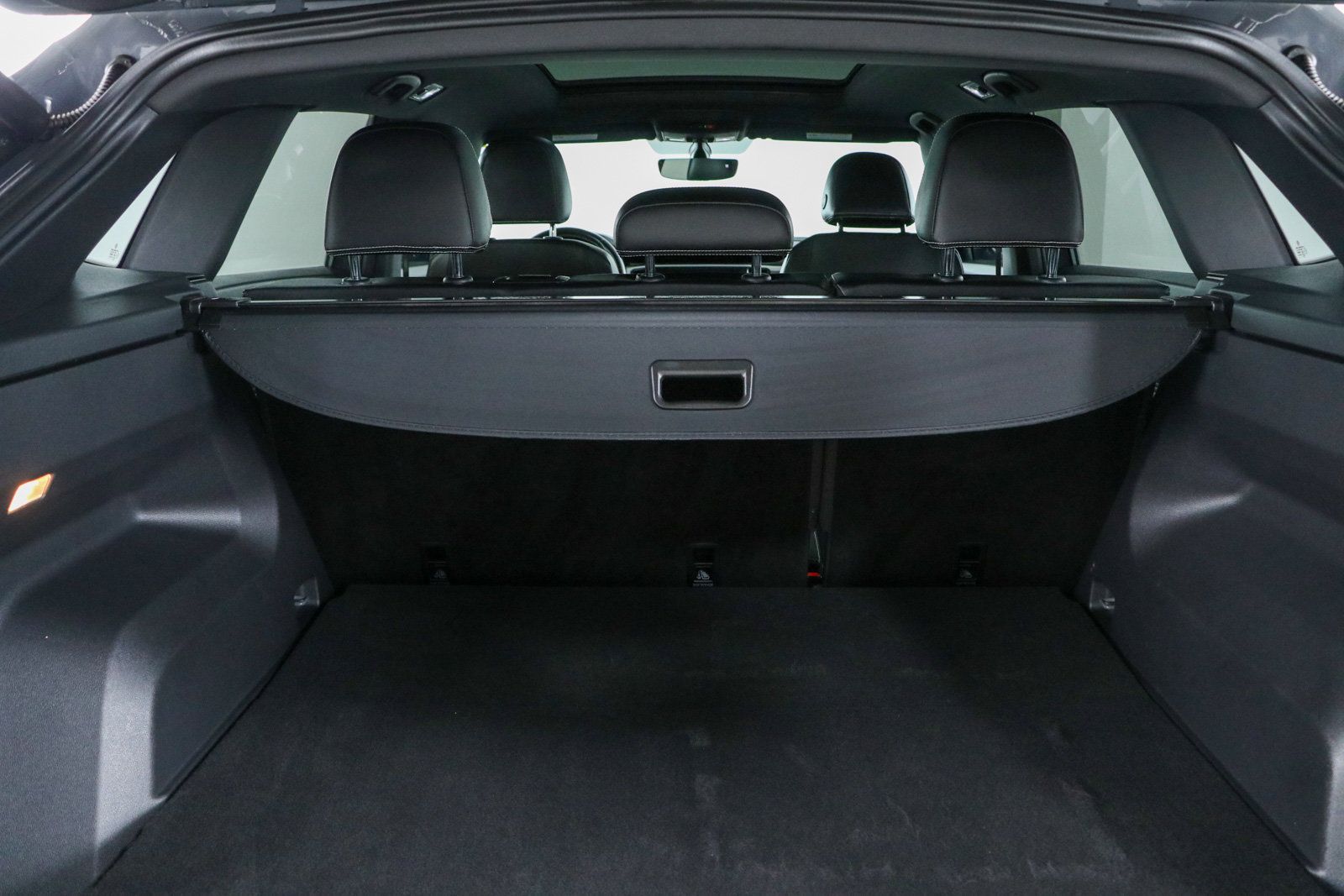 Used 2021 Volkswagen Atlas Cross Sport SE w/ Panoramic Sunroof Package FWD image 30
