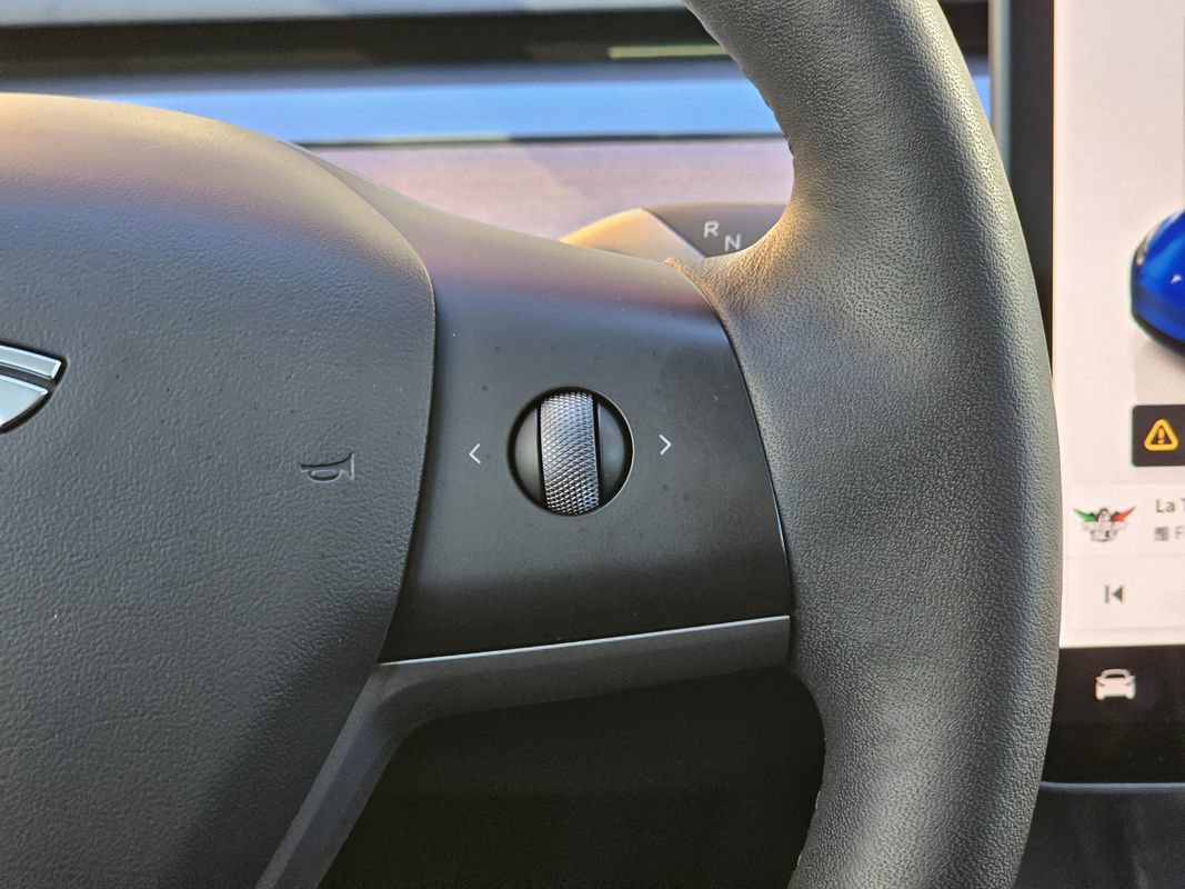 Used 2022 Tesla Model Y Performance AWD/4WD image 27